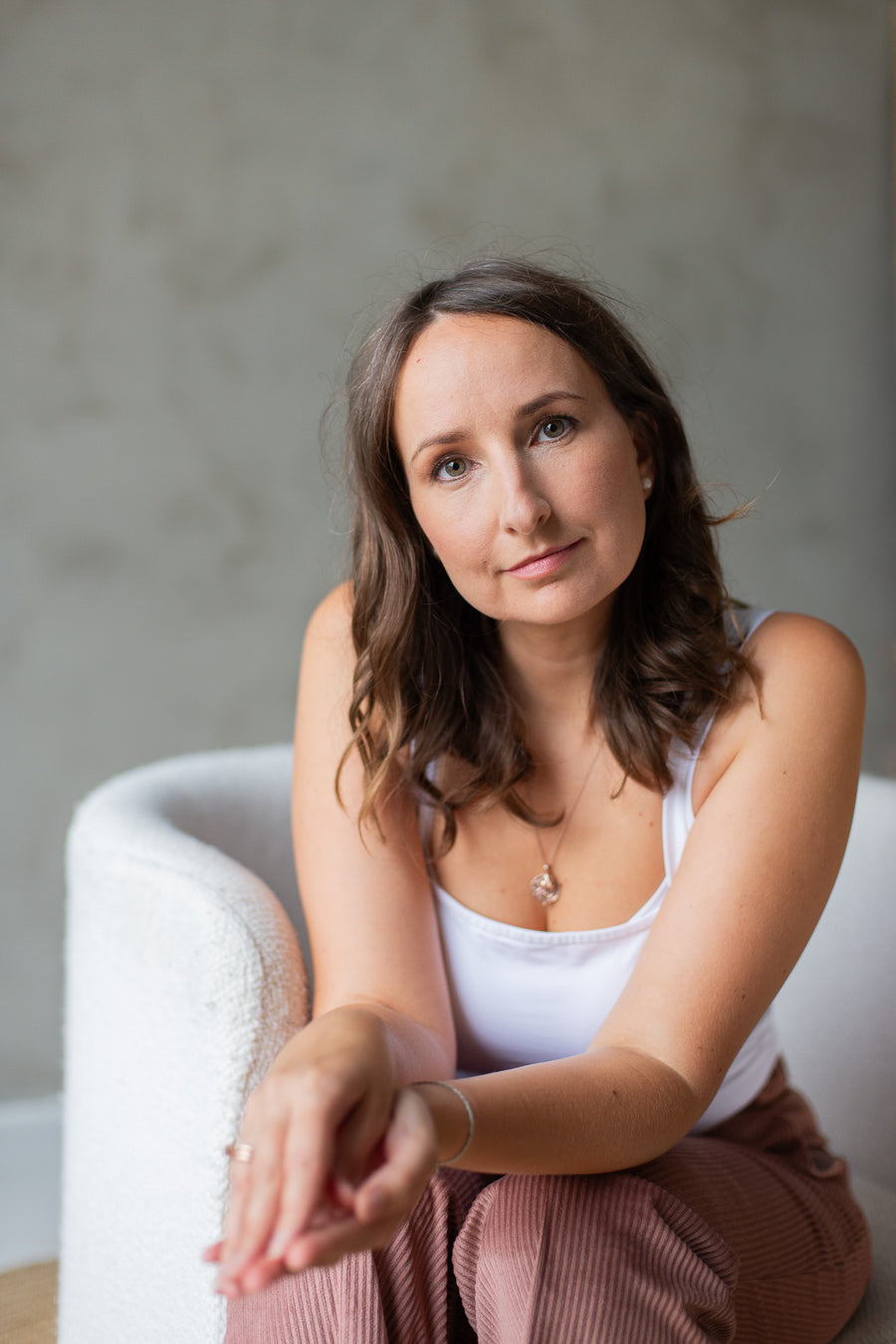Ki is a Modern Goddess mögött álló nő?